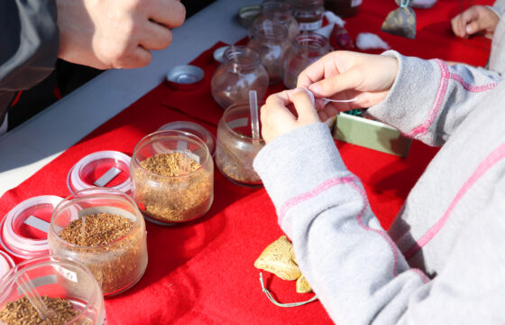 西国茶やbar2025匂い袋づくり